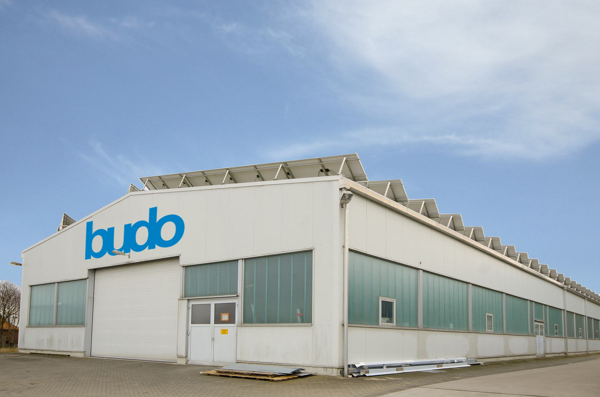 Hallengeb&auml;ude auf dem Betriebsgel&auml;nde